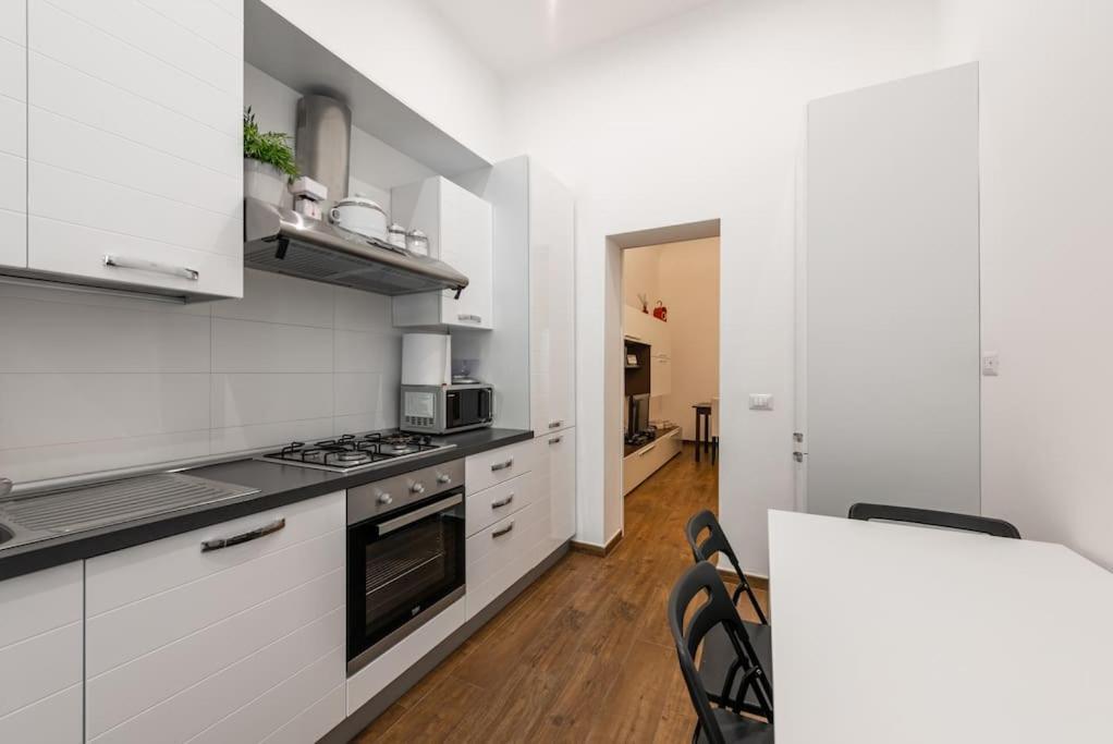 Central Loft Full Comfort Бари Екстериор снимка