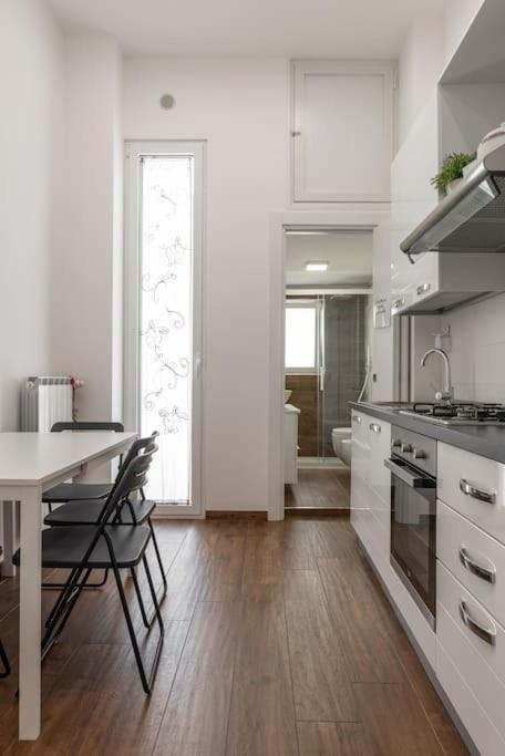 Central Loft Full Comfort Бари Екстериор снимка