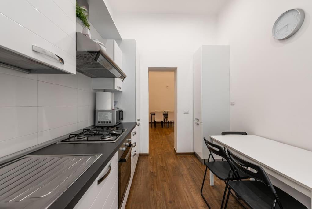 Central Loft Full Comfort Бари Екстериор снимка