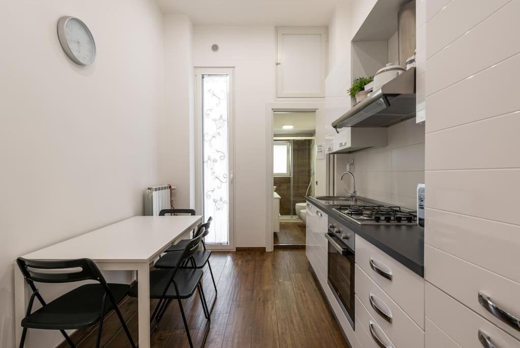 Central Loft Full Comfort Бари Екстериор снимка