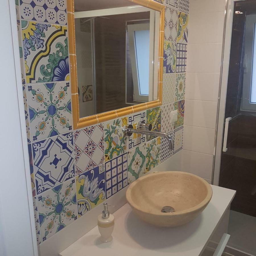 Central Loft Full Comfort Бари Екстериор снимка